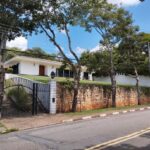 Casa na avenida Juca Peçanha estilo colonial - 3399